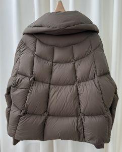 182123